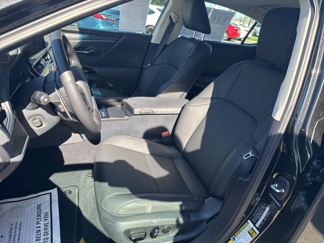 2025 Lexus ES 300h 300h F SPORT Design