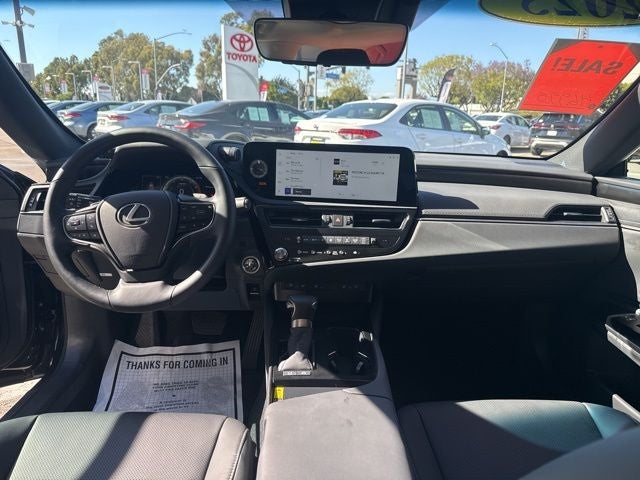 2025 Lexus ES 300h 300h F SPORT Design