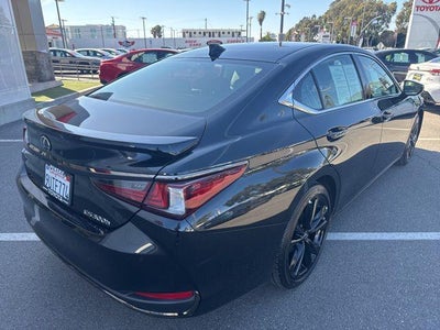 2025 Lexus ES 300h 300h F SPORT Design