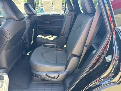 2026 Toyota GRAND HIGHLANDER HEV Nightshade Edition