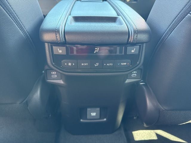 2026 Toyota GRAND HIGHLANDER HEV Nightshade Edition