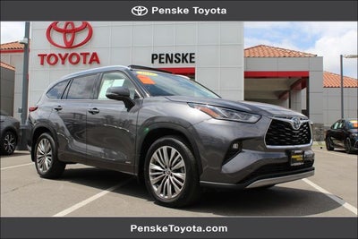 2022 Toyota Highlander Hybrid Platinum