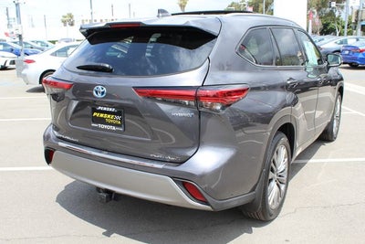 2022 Toyota Highlander Hybrid Platinum