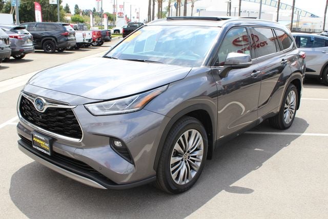 2022 Toyota Highlander Hybrid Platinum