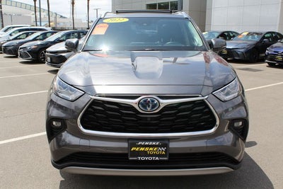 2022 Toyota Highlander Hybrid Platinum