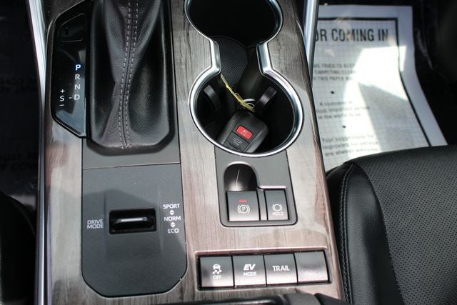 2022 Toyota Highlander Hybrid Platinum