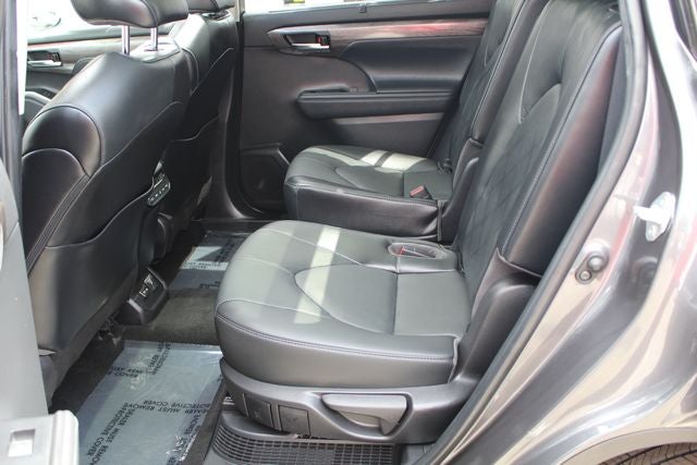 2022 Toyota Highlander Hybrid Platinum