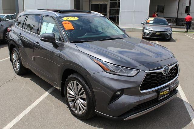 2022 Toyota Highlander Hybrid Platinum
