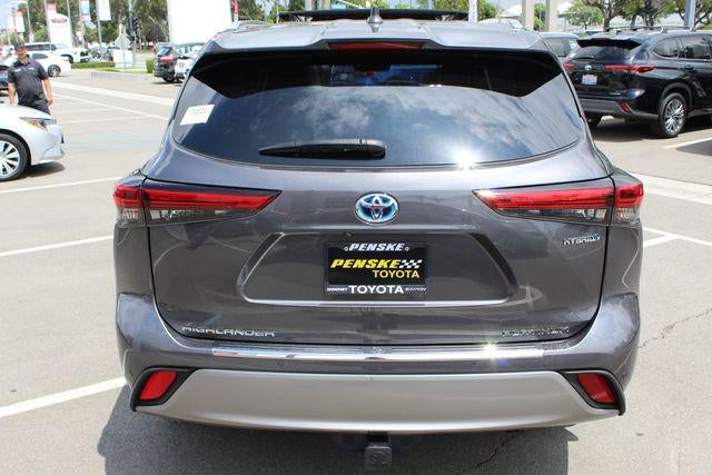 2022 Toyota Highlander Hybrid Platinum