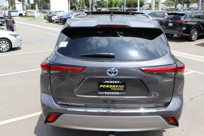 2022 Toyota Highlander Hybrid Platinum