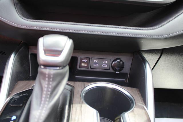 2022 Toyota Highlander Hybrid Platinum