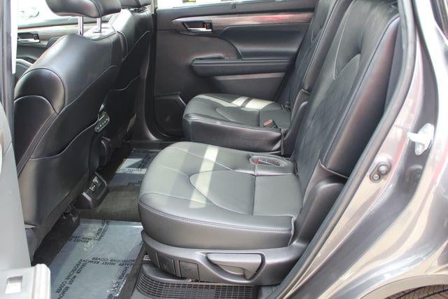 2022 Toyota Highlander Hybrid Platinum