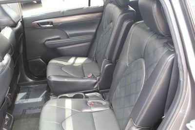 2022 Toyota Highlander Hybrid Platinum