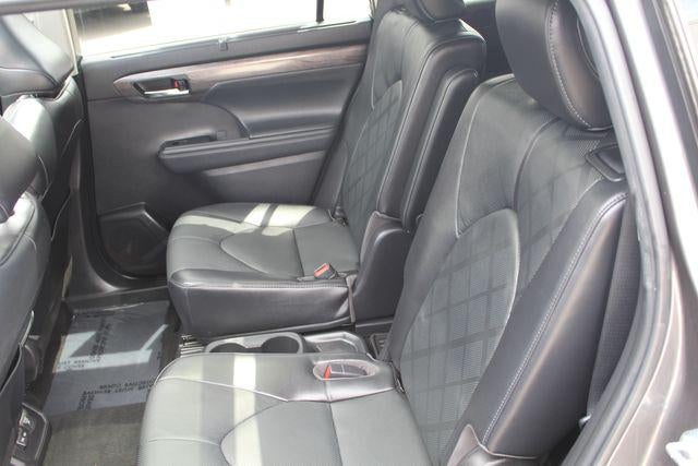 2022 Toyota Highlander Hybrid Platinum