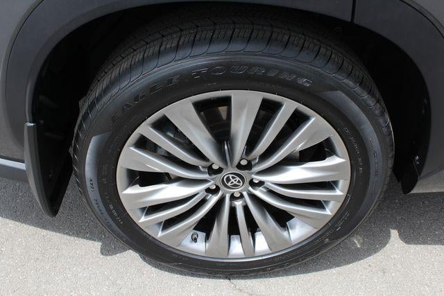 2022 Toyota Highlander Hybrid Platinum