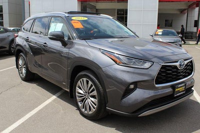 2022 Toyota Highlander Hybrid Platinum