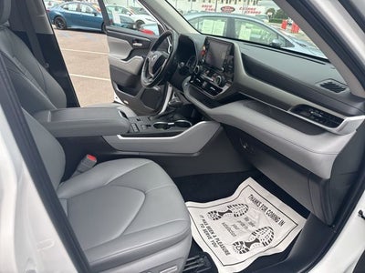 2022 Toyota Highlander Hybrid XLE