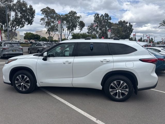 2022 Toyota Highlander Hybrid XLE
