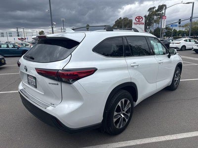2022 Toyota HIGHLANDER HYBRD XLE