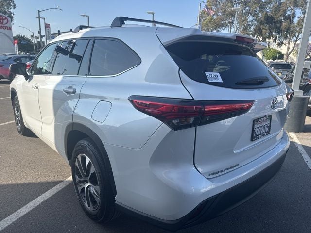 2022 Toyota HIGHLANDER XLE
