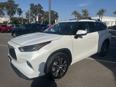 2022 Toyota HIGHLANDER XLE