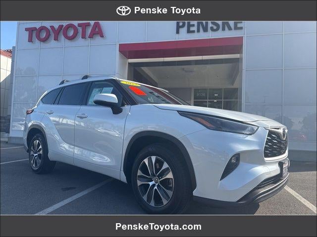 2022 Toyota HIGHLANDER XLE