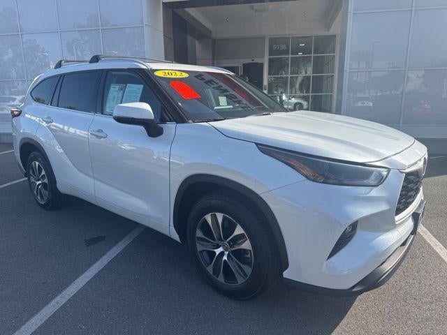 2022 Toyota HIGHLANDER XLE