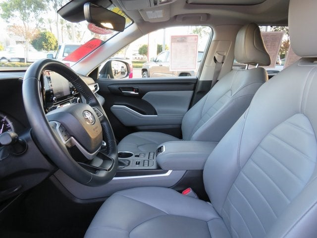 2022 Toyota HIGHLANDER XLE