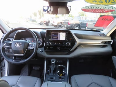 2022 Toyota HIGHLANDER XLE