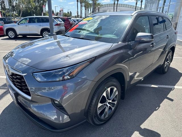 2024 Toyota HIGHLANDER XLE