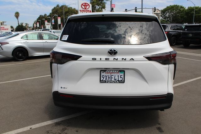 2026 Toyota Sienna LE 8 Passenger
