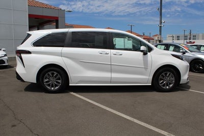 2026 Toyota Sienna LE 8 Passenger