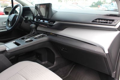 2026 Toyota Sienna LE 8 Passenger