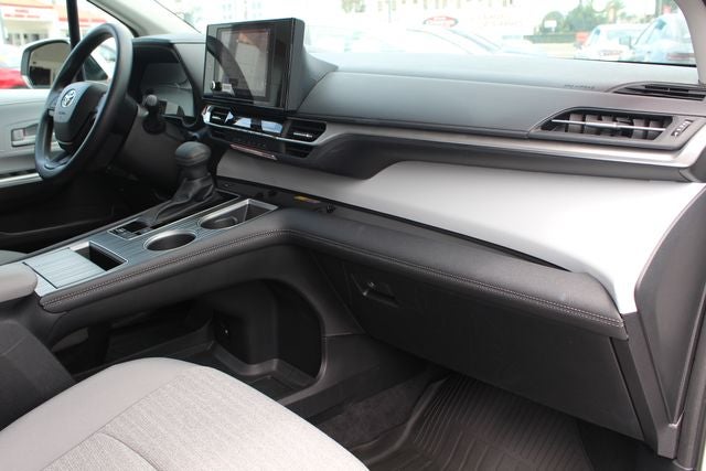 2026 Toyota Sienna LE 8 Passenger