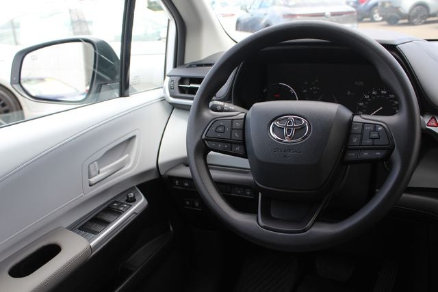2026 Toyota Sienna LE 8 Passenger