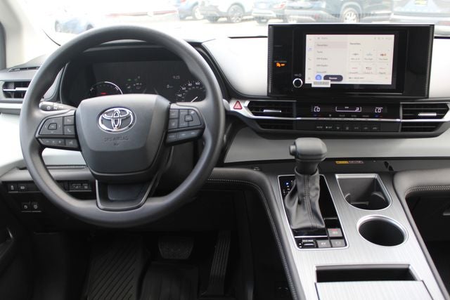 2026 Toyota Sienna LE 8 Passenger