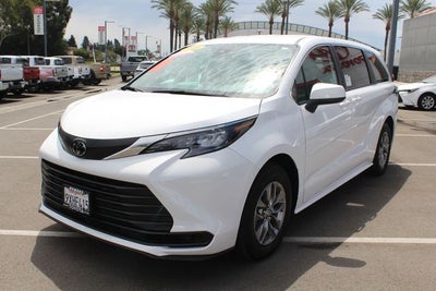 2026 Toyota Sienna LE 8 Passenger