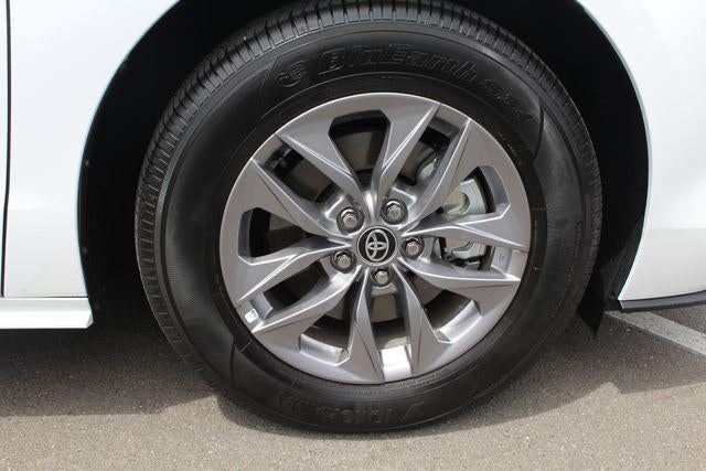 2026 Toyota Sienna LE 8 Passenger