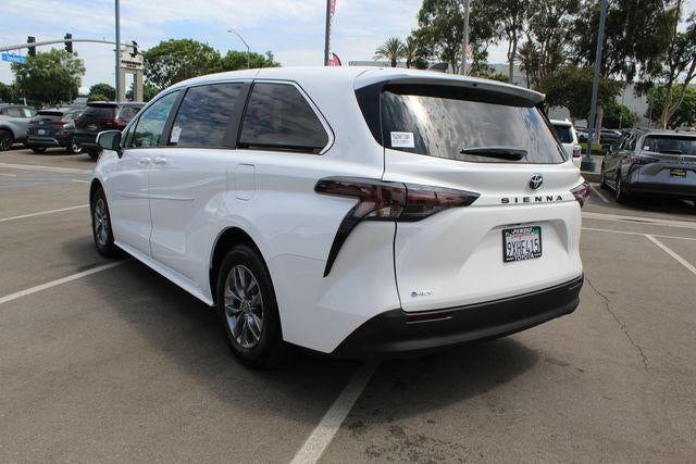 2026 Toyota Sienna LE 8 Passenger