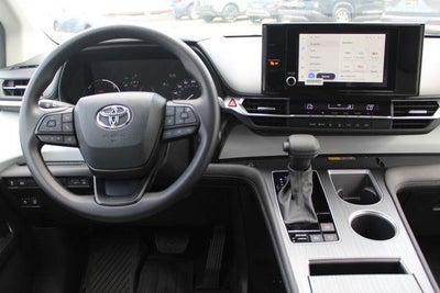 2026 Toyota Sienna LE 8 Passenger