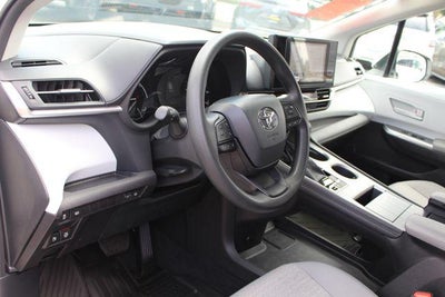 2026 Toyota Sienna LE 8 Passenger