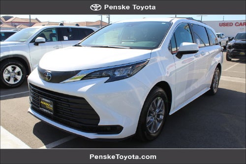 2026 Toyota Sienna LE 8 Passenger