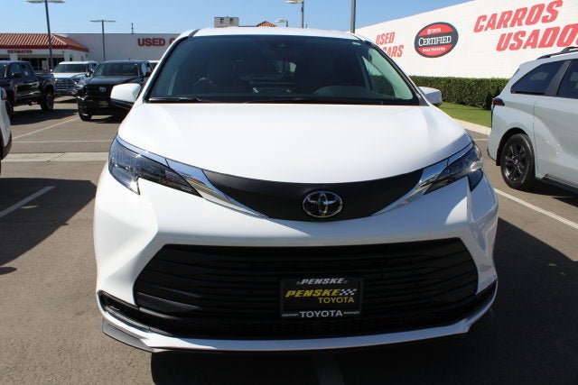 2026 Toyota Sienna LE 8 Passenger