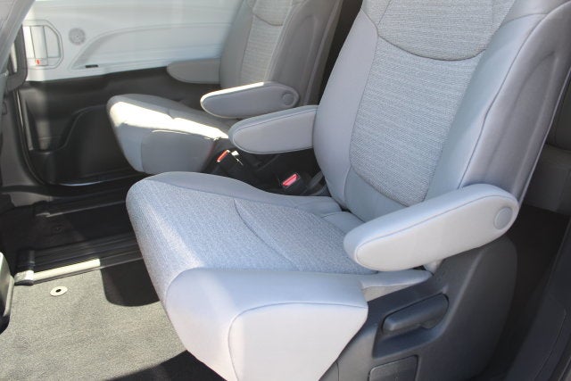 2026 Toyota Sienna LE 8 Passenger