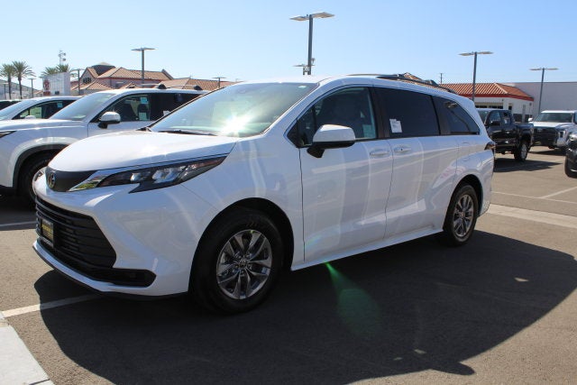 2026 Toyota Sienna LE 8 Passenger