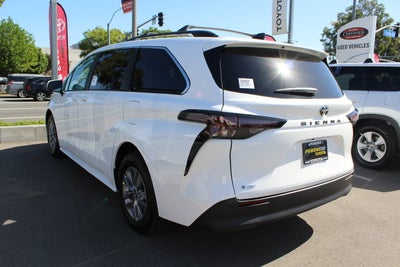 2026 Toyota Sienna LE 8 Passenger