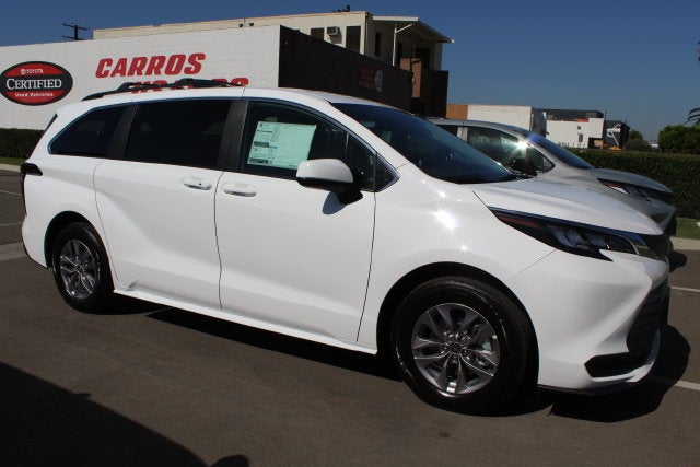 2026 Toyota Sienna LE 8 Passenger