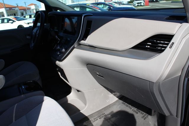 2017 Toyota Sienna LE 8 Passenger