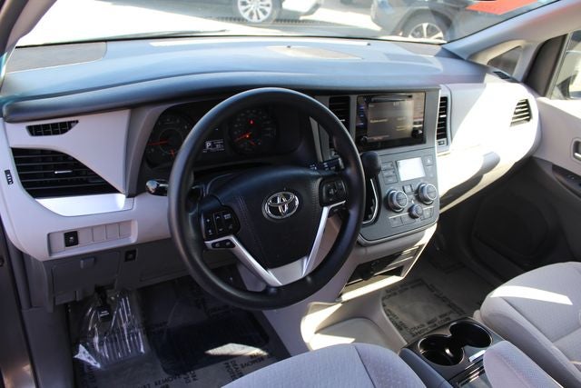 2017 Toyota Sienna LE 8 Passenger