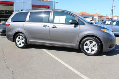 2017 Toyota Sienna LE 8 Passenger